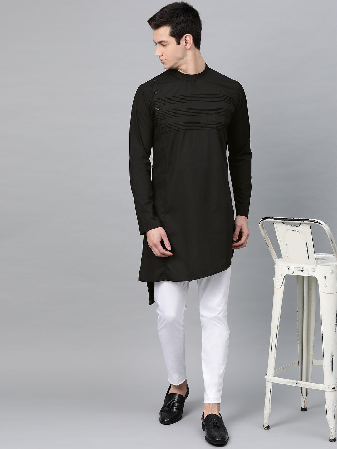 Black Solid Straight Kurta With Yoke Thread Work With Kurta Pyjama