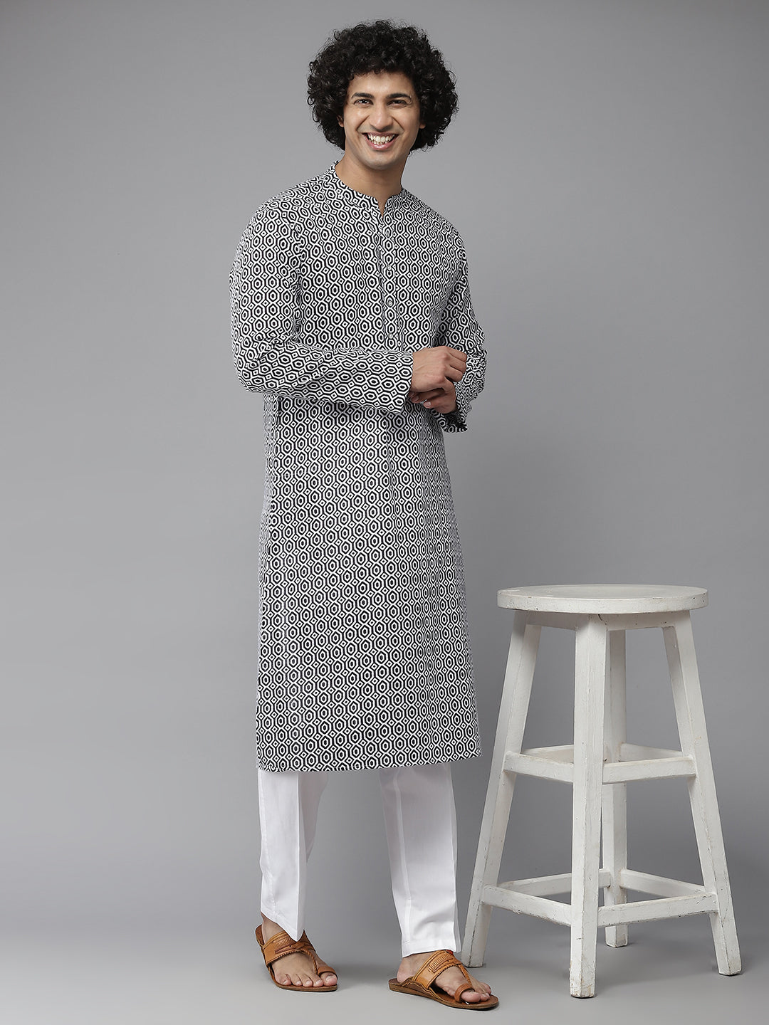 Men Navy Blue-Coloured And White Printed Pure Cotton Straight Kurta With Pyjama