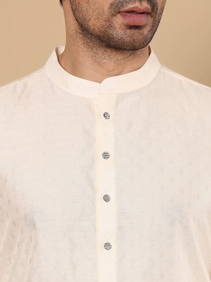Men's Long Sleeve Mandarin Collar Off White Straight Viscose Silk Kurta with Textured Effect – Off-White