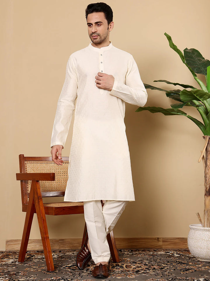 Men's Long Sleeve Mandarin Collar Off White Straight Viscose Silk Kurta with Textured Effect – Off-White