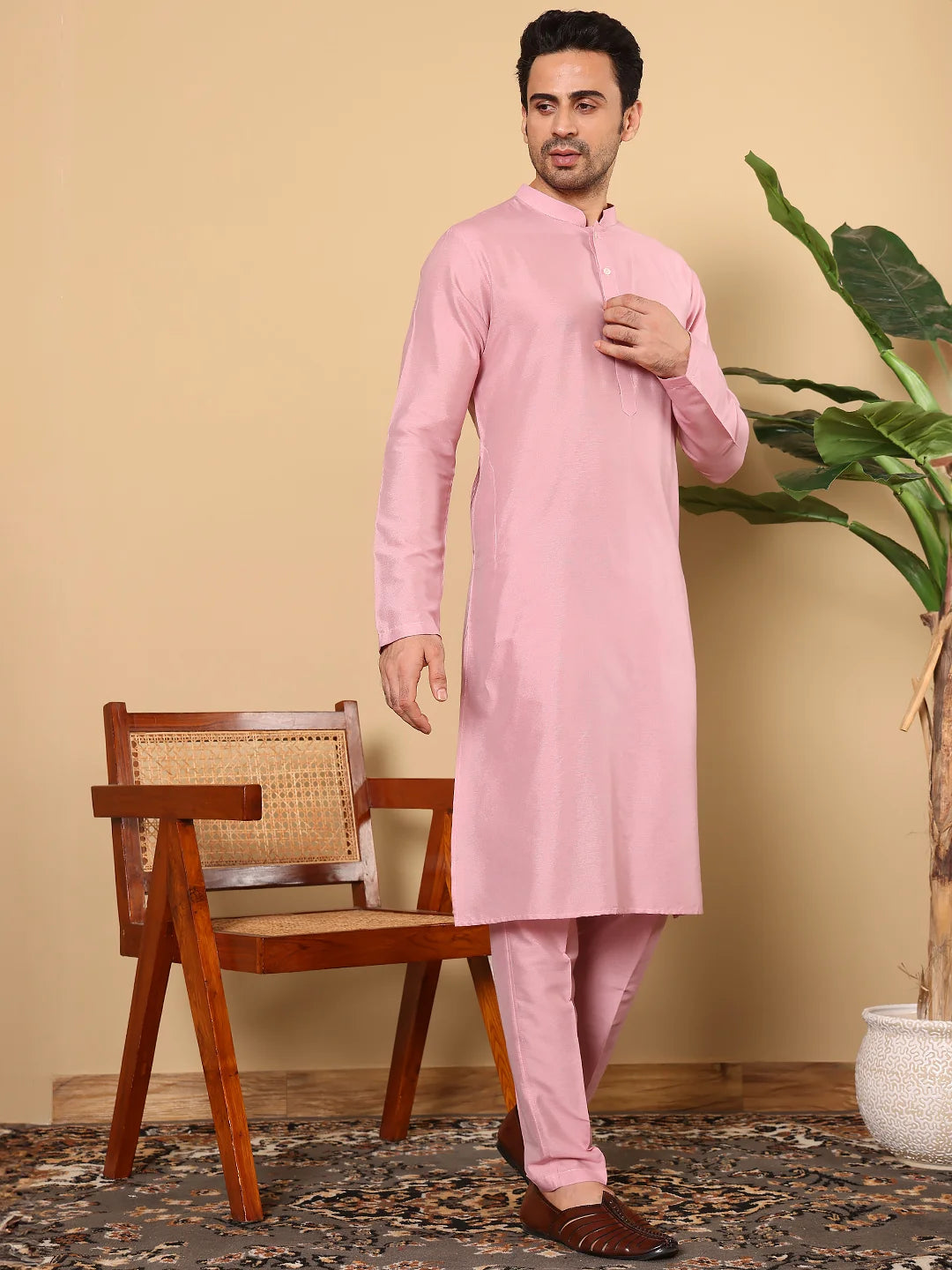 Men's Long Sleeve Mandarin Collar Pink Straight Viscose Silk Kurta with Slub Effect – Pink