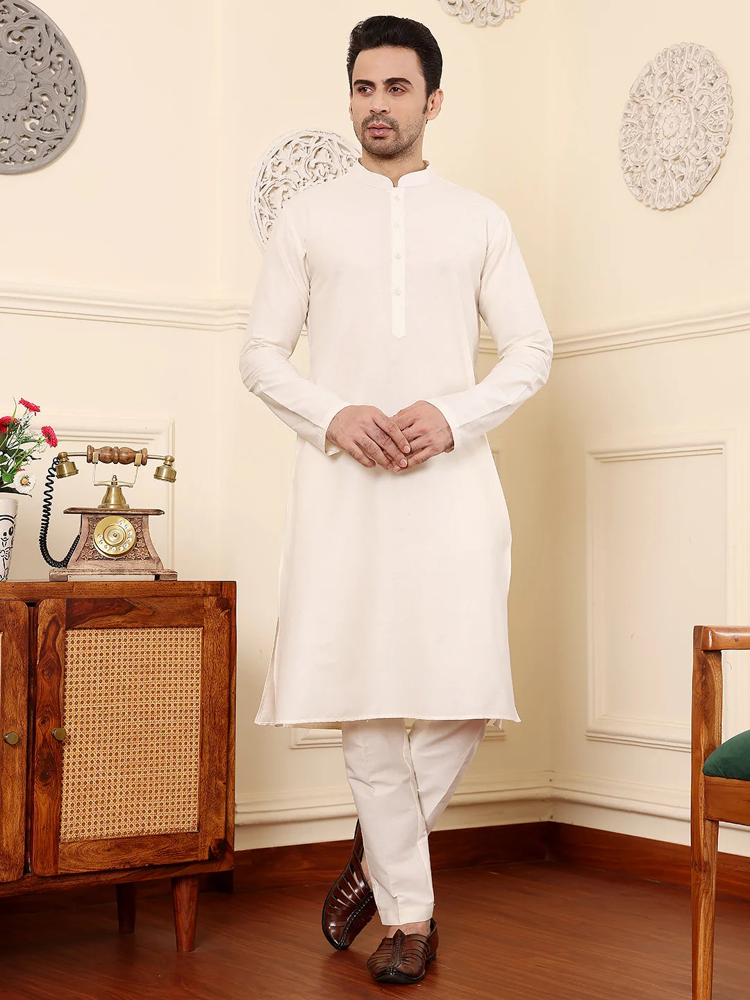 Men's Full Sleeve Ivory Kurta Pyjama & Yellow Embroidered Nehru Jacket – Yellow