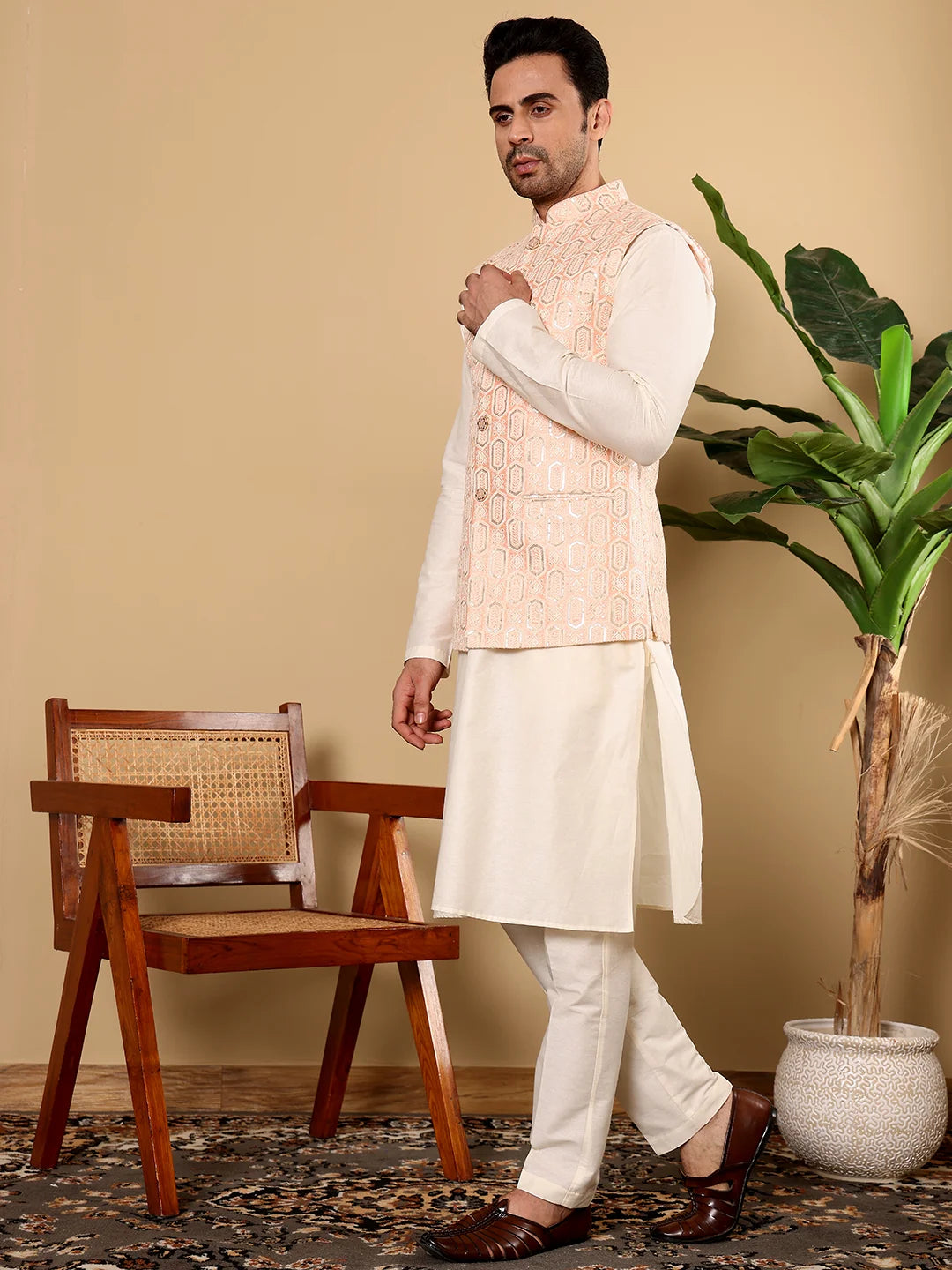 Men's Full Sleeve Ivory Kurta Pyjama & Peach Embroidered Nehru Jacket – Peach