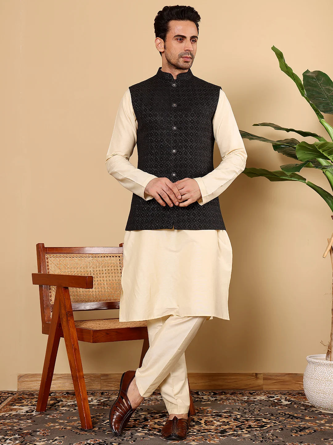 Men's Full Sleeve Cream Kurta Pyjama & Black Embroidered Nehru Jacket – Black