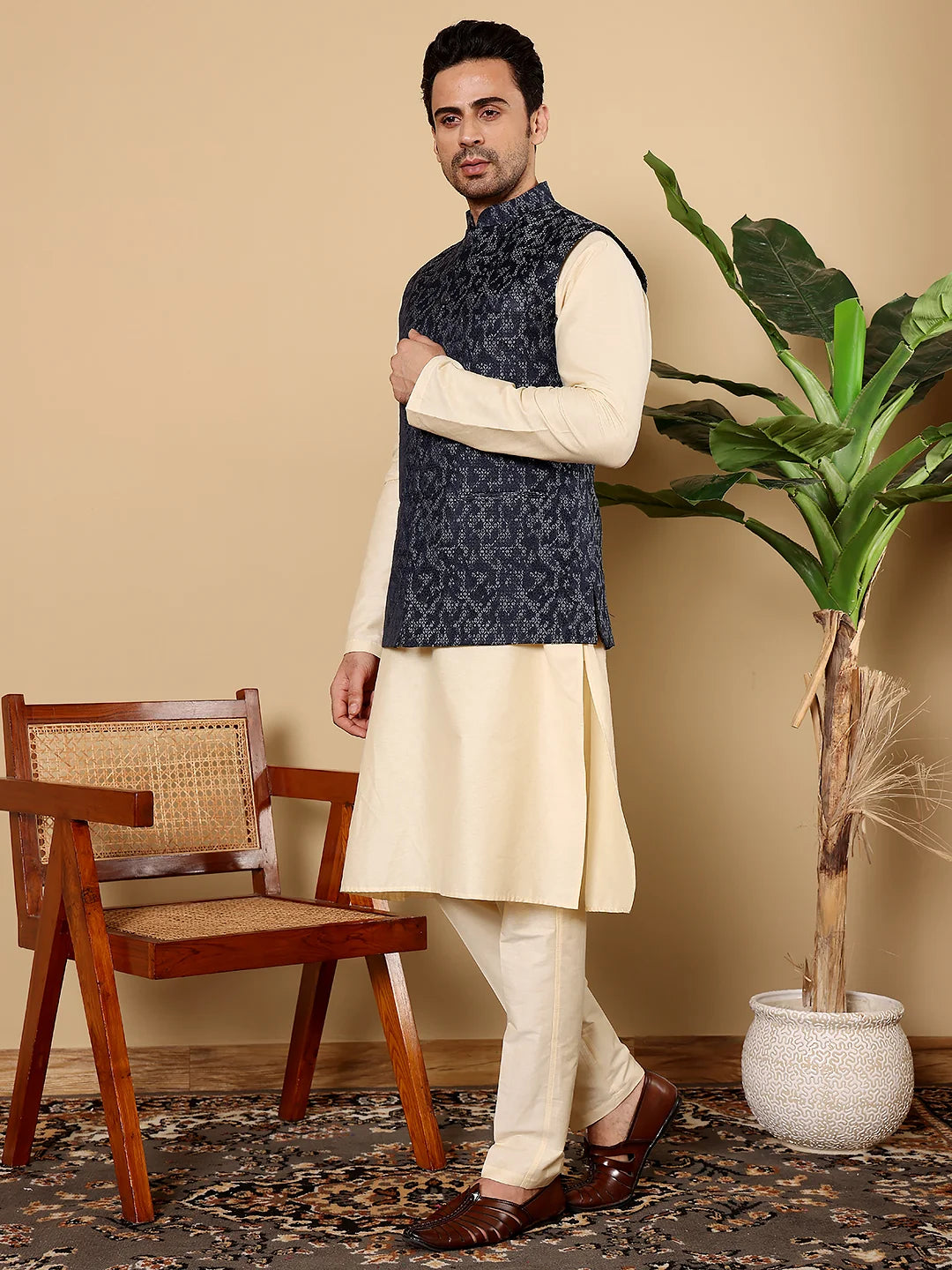Men's Full Sleeve Cream Kurta Pyjama & Blue Embroidered Nehru Jacket – Blue