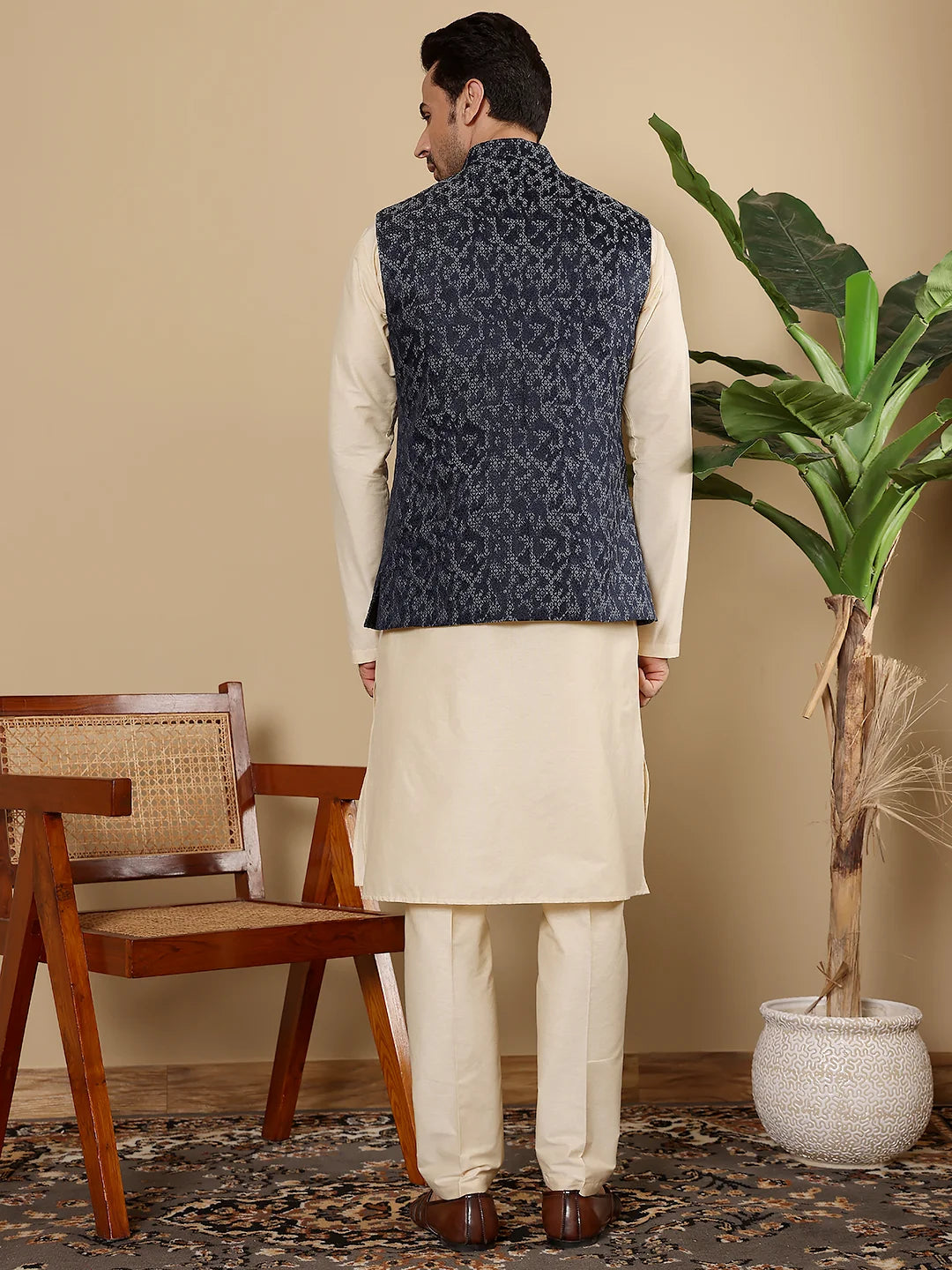 Men's Full Sleeve Cream Kurta Pyjama & Blue Embroidered Nehru Jacket – Blue