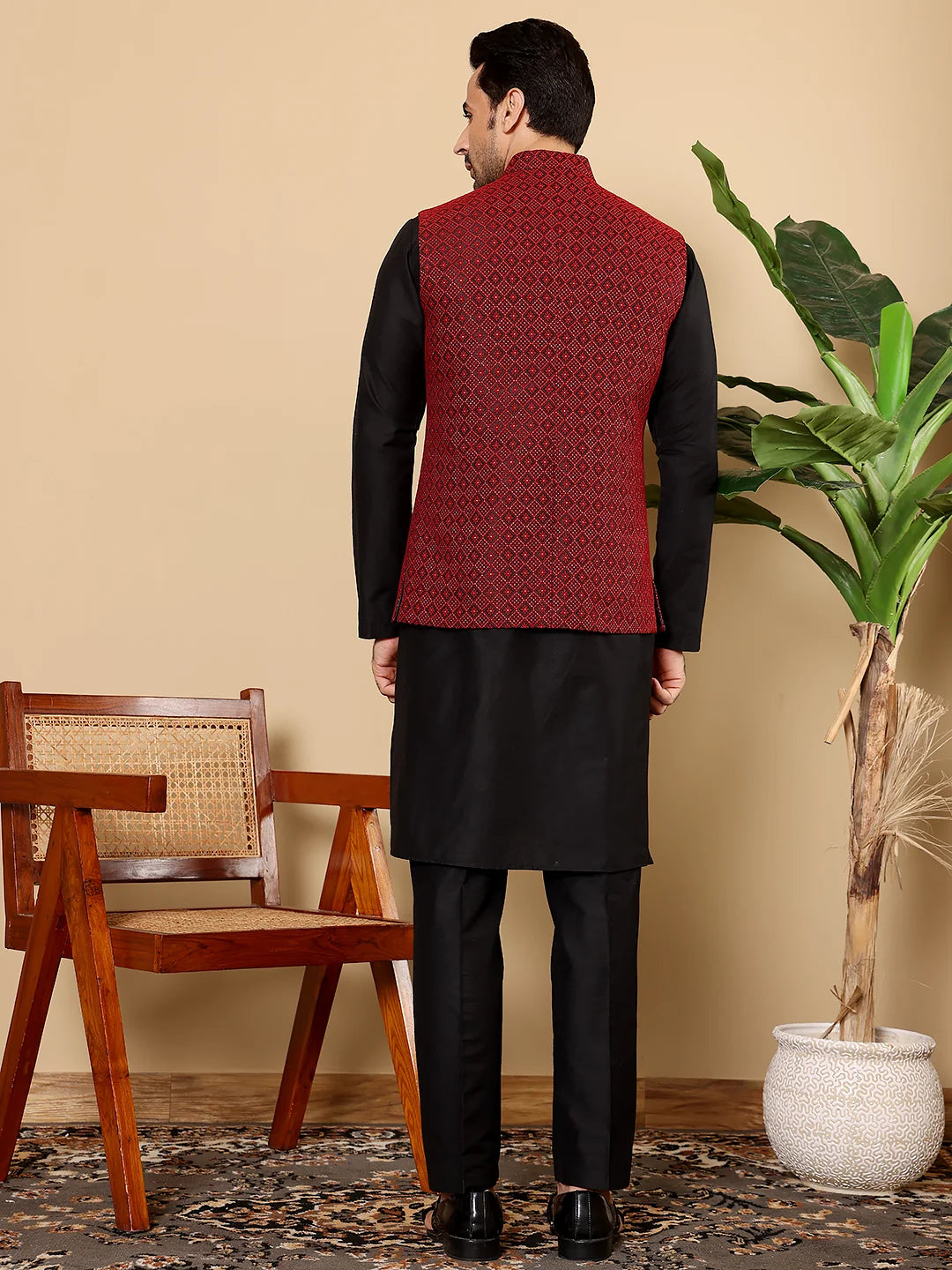 Men's Full Sleeve Black Kurta Pyjama & Red Embroidered Nehru Jacket – Red