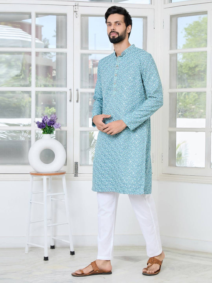 Men Blue Embroidered Mandarin Collar Straight Kurta