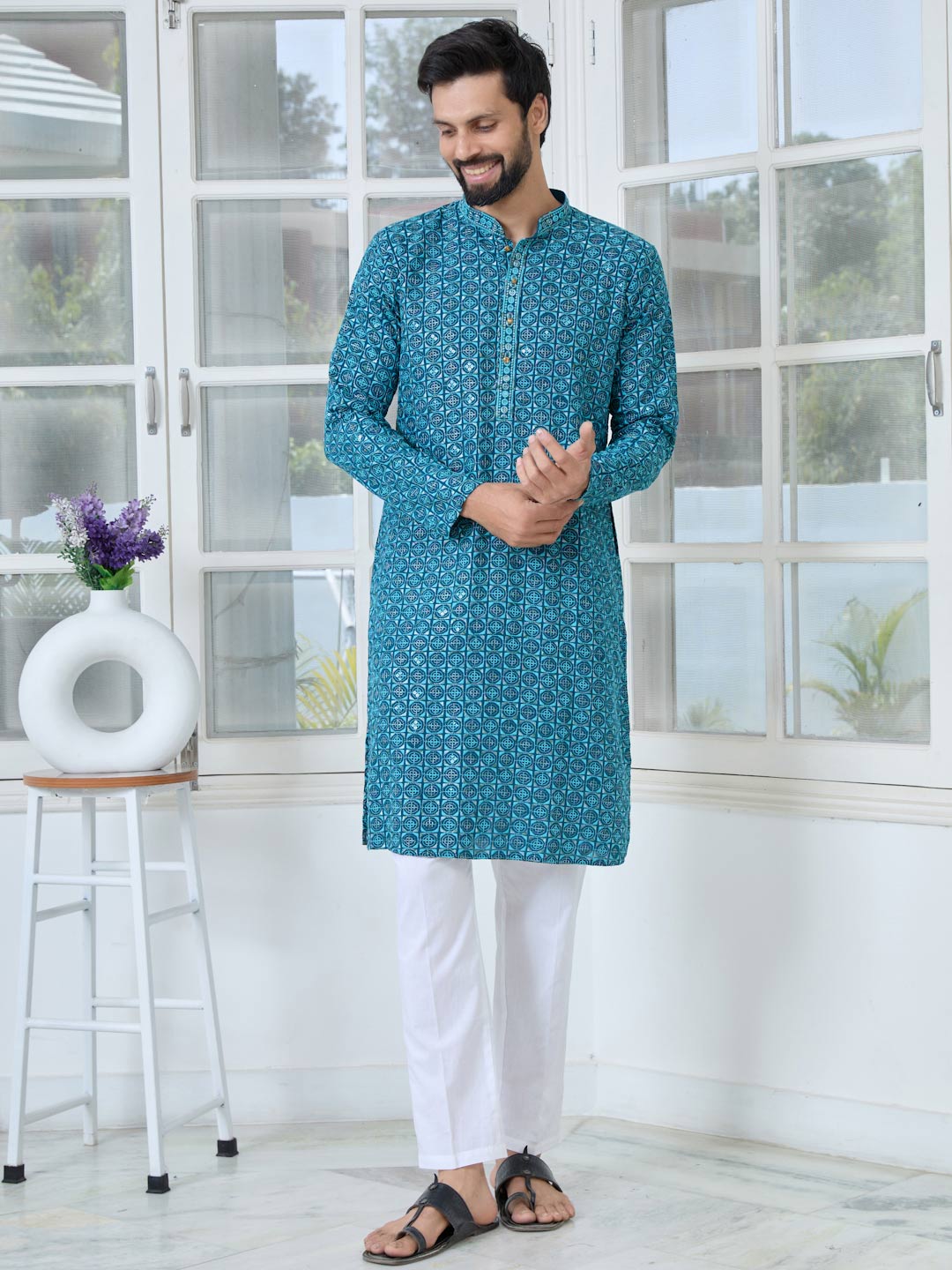 Men Dark Blue Embroidered Mandarin Collar Straight Kurta