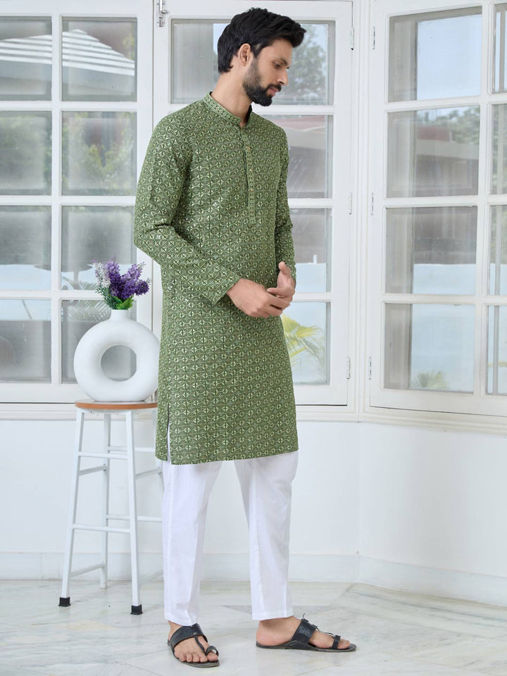 Men Green Embroidered Mandarin Collar Straight Kurta