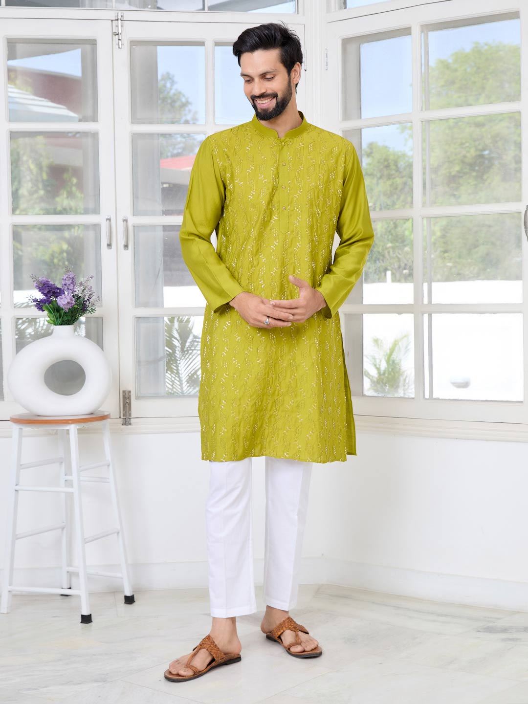 Green Ethnic Motifs Embroidered Sequinned Mandarin Collar Straight Kurta