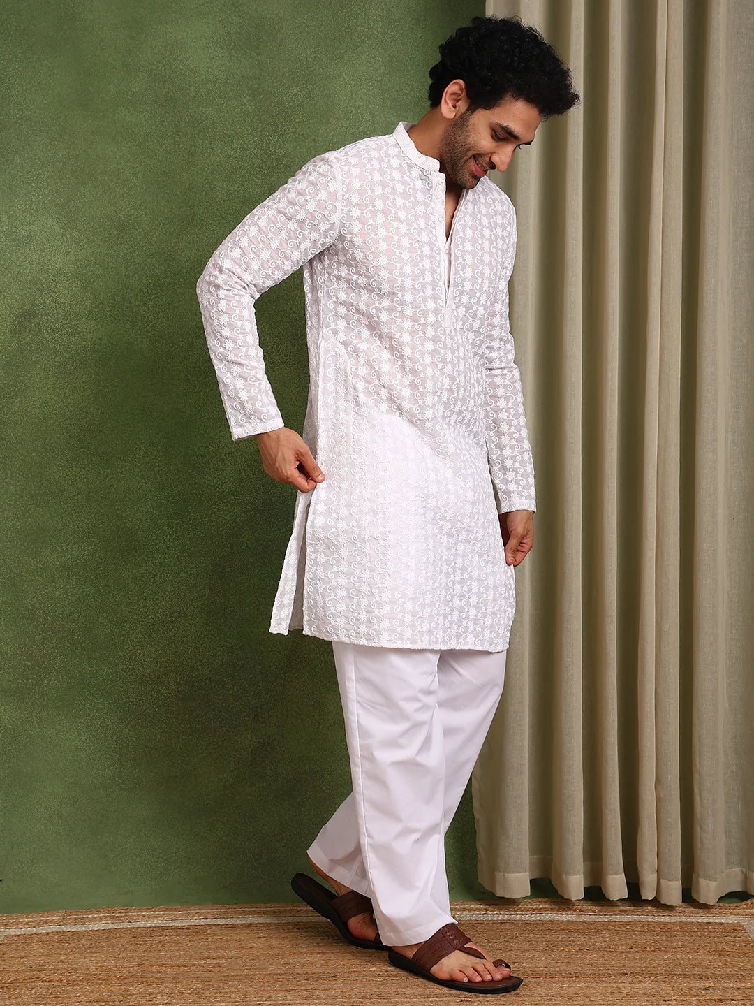 Men White Embroidered Cotton Straight Kurta