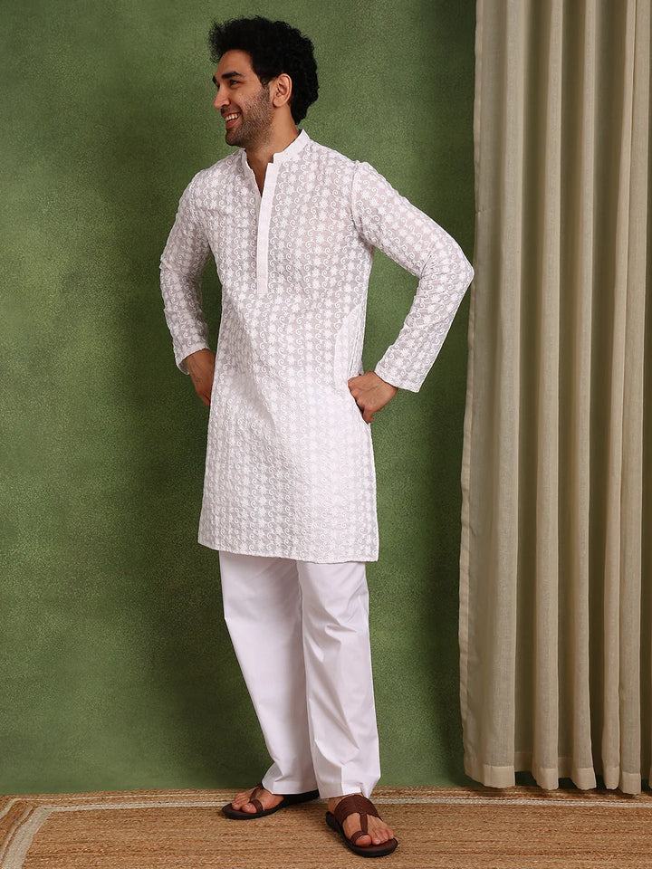Men White Embroidered Cotton Straight Kurta