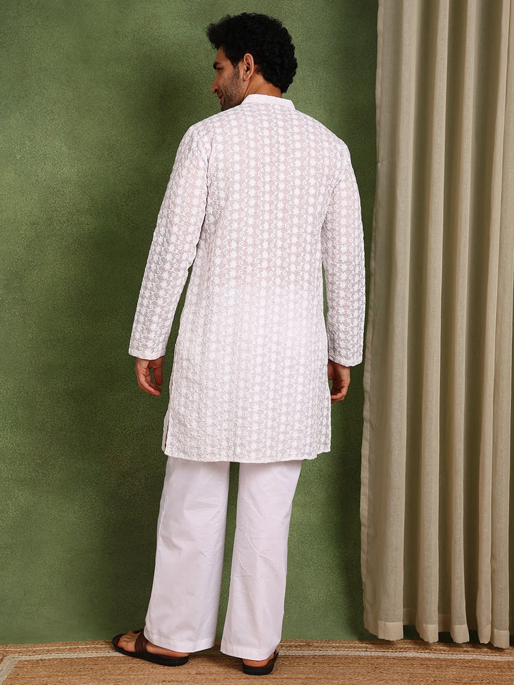 Men White Embroidered Cotton Straight Kurta