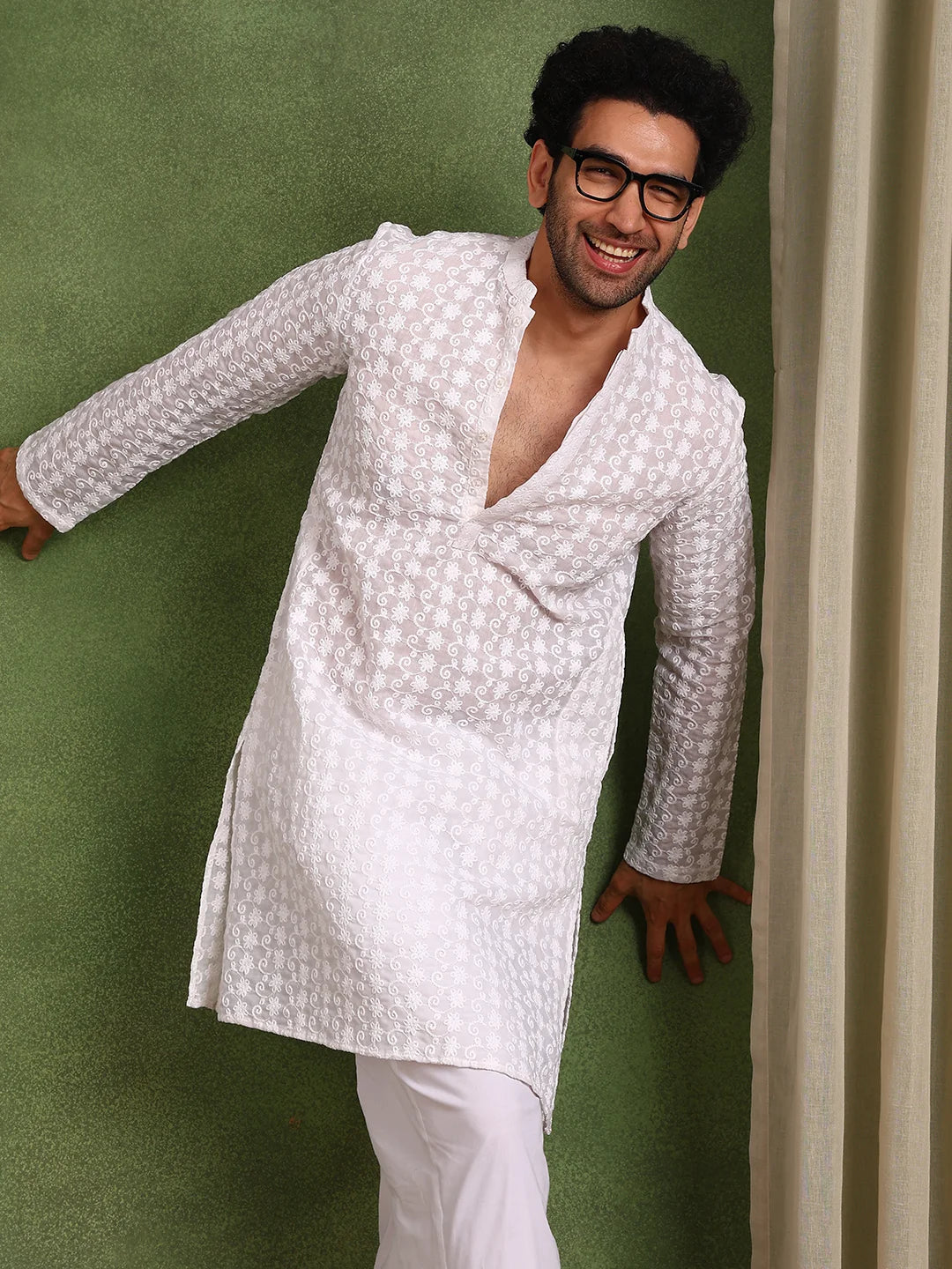 Men White Embroidered Cotton Straight Kurta
