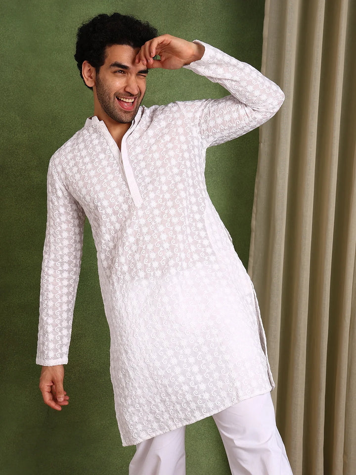 Men White Embroidered Cotton Straight Kurta