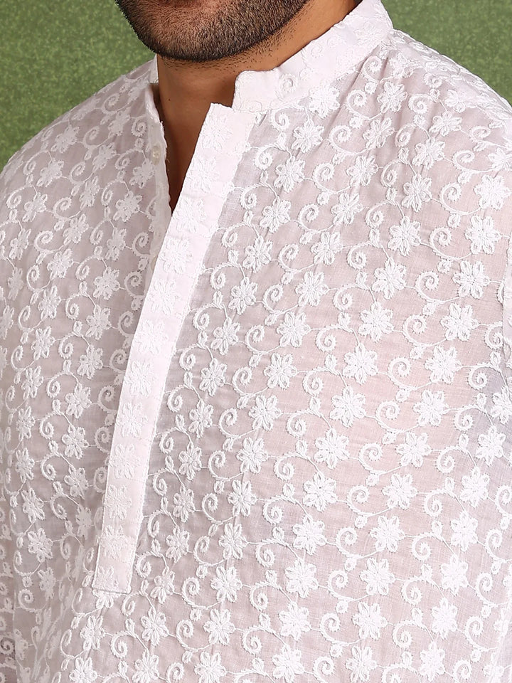 Men White Embroidered Cotton Straight Kurta