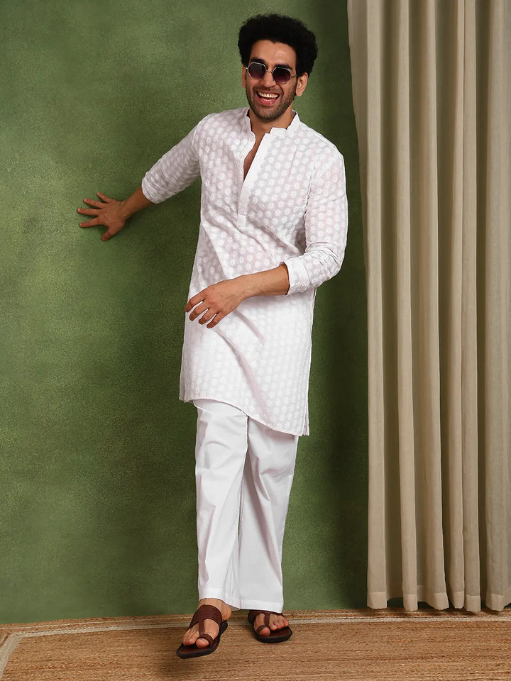 Men Cotton Chikankari Kurta