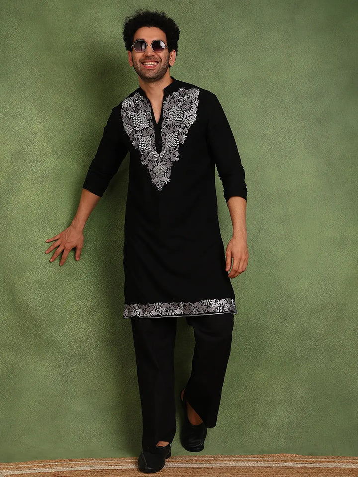 Men Black Embroidered Blended Straight Kurta