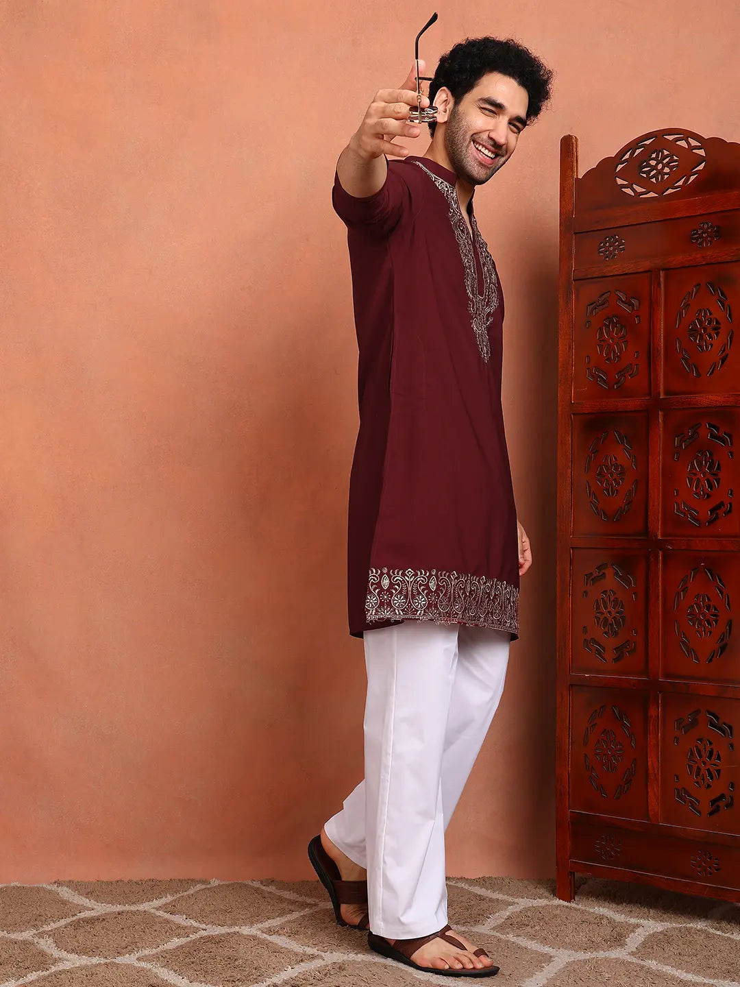 Men Maroon Embroidered Blended Straight Kurta