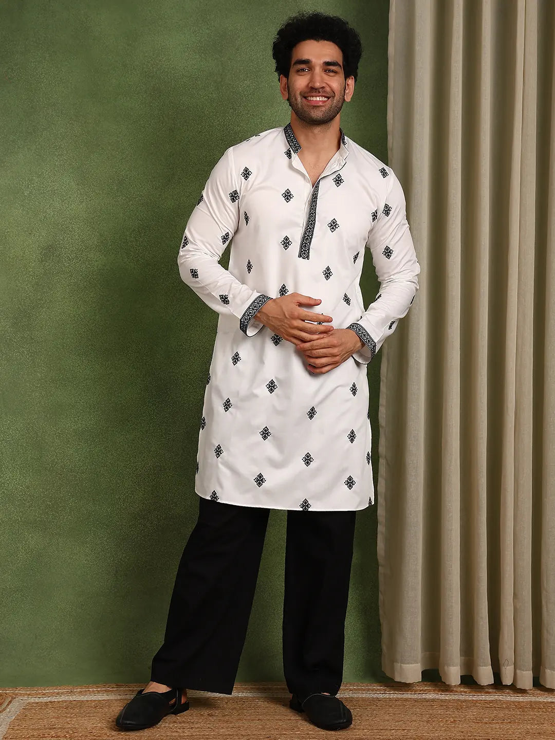 Men Embellished Thread Work Satin Kurta