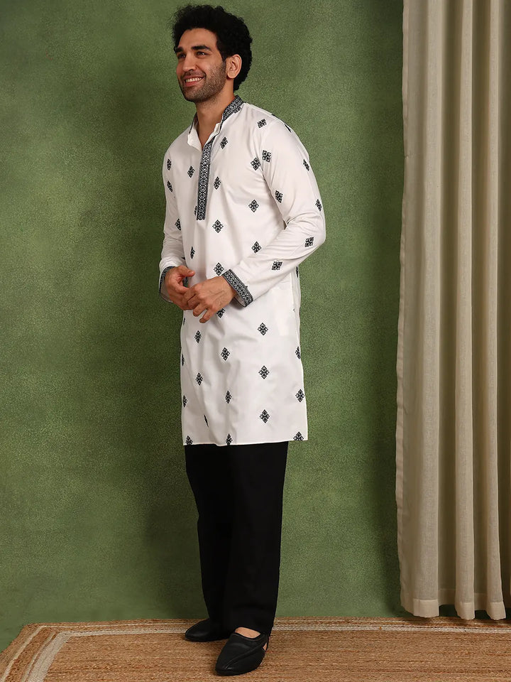 Men Embellished Thread Work Satin Kurta