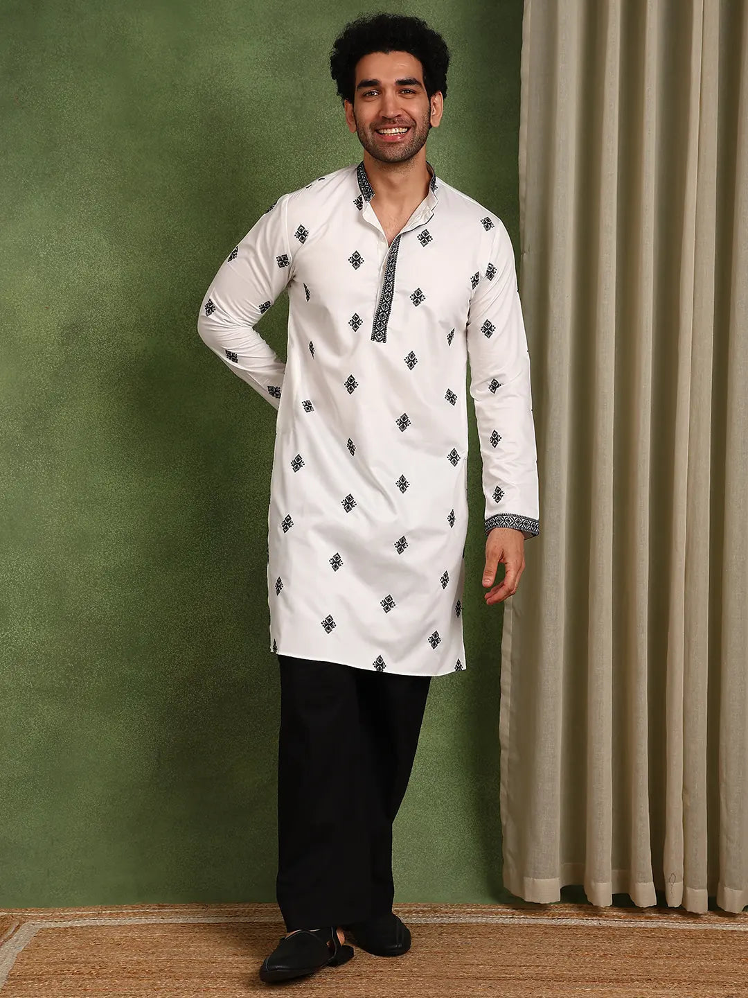 Men Embellished Thread Work Satin Kurta