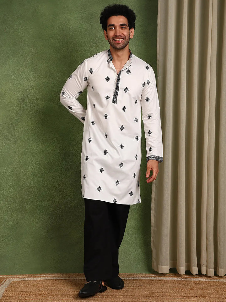 Men Embellished Thread Work Satin Kurta