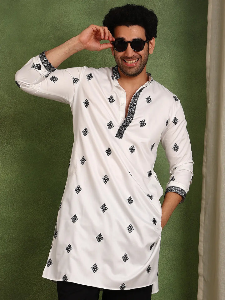 Men Embellished Thread Work Satin Kurta