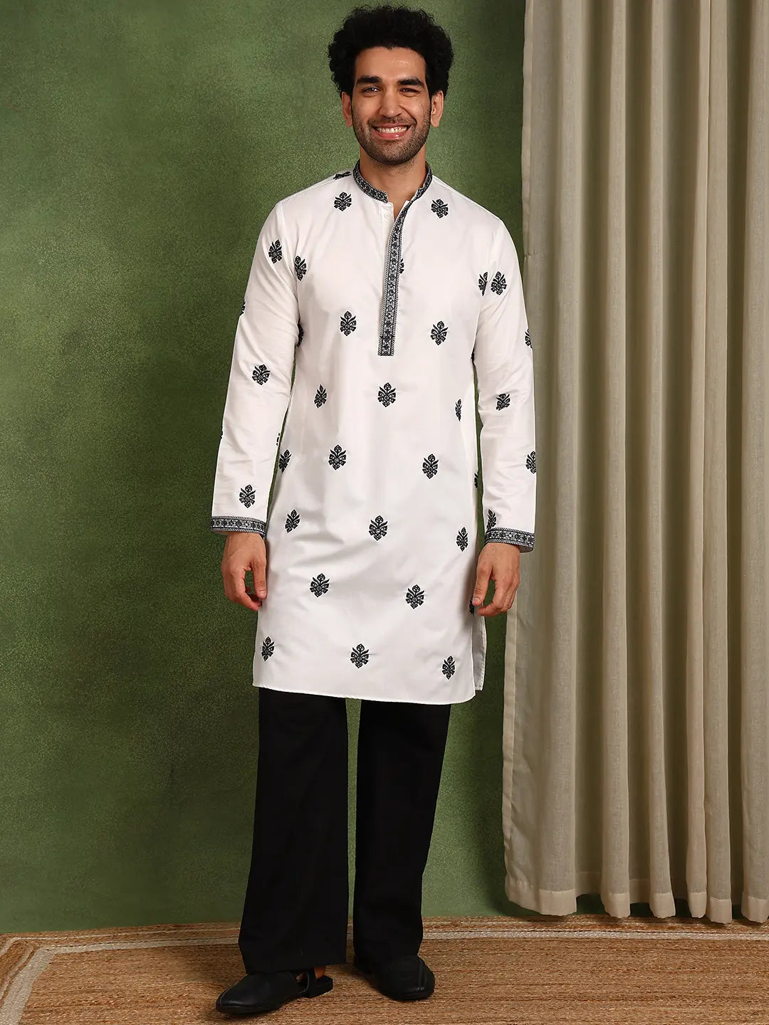 Men White Embroidered Thread Work Satin Kurta